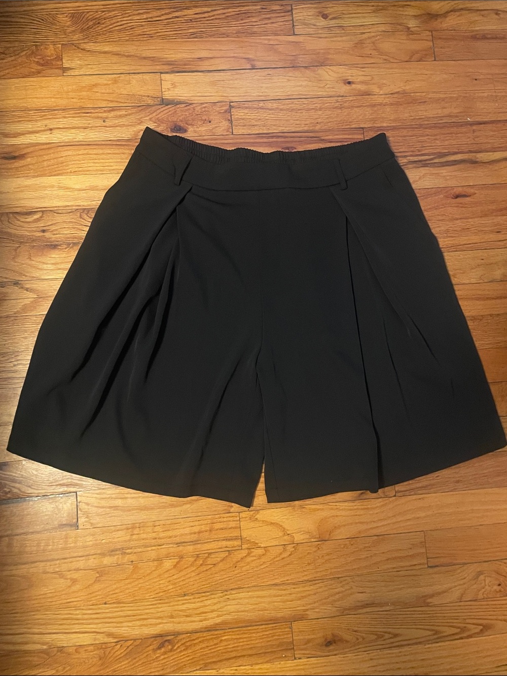 HALARA Black Pleated Bermuda Shorts